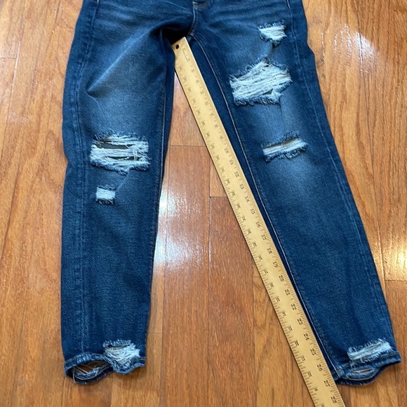 American Eagle Stretch TomGirl Style Blue Jeans Deconstructed Frayed Size 4 Reg - Picture 8 of 13